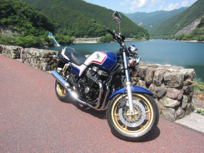 CB750